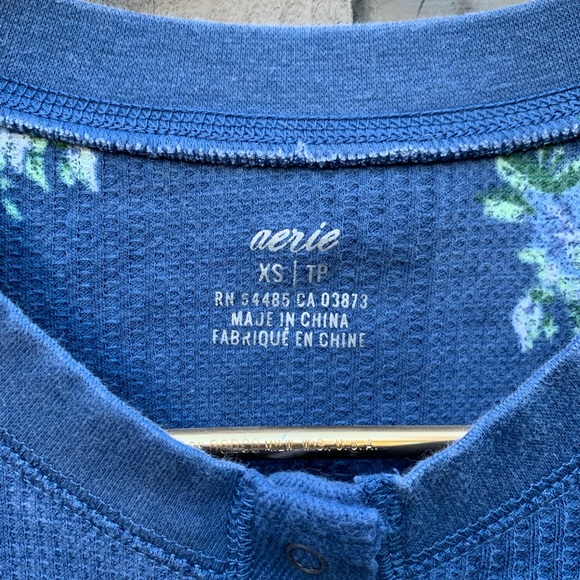 Aerie Henley Top in XS - Picture 3 of 5